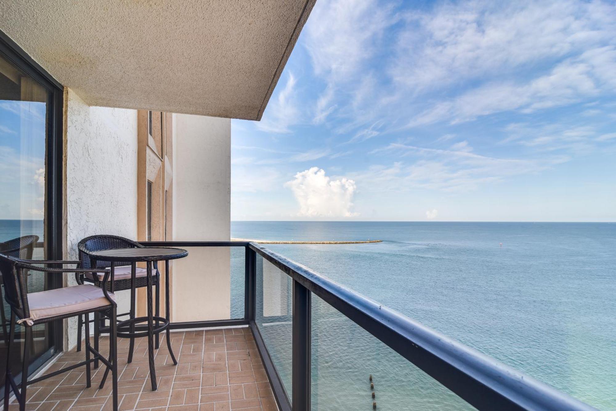 Oceanfront Condo With Balcony And Stunning Views! Clearwater Beach Kültér fotó